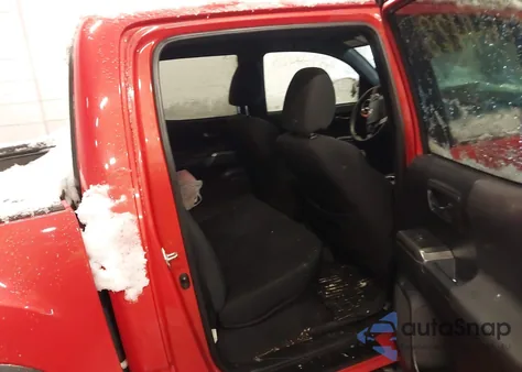 2018 Toyota Tacoma Trd Off Road z USA, uszkodzony, nr VIN 5TFCZ5AN6JX122073